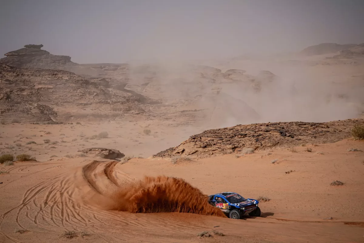 Teljesen felborult az autósok sorrendje a Dakar harmadik szakaszán, öt Ford az élen!