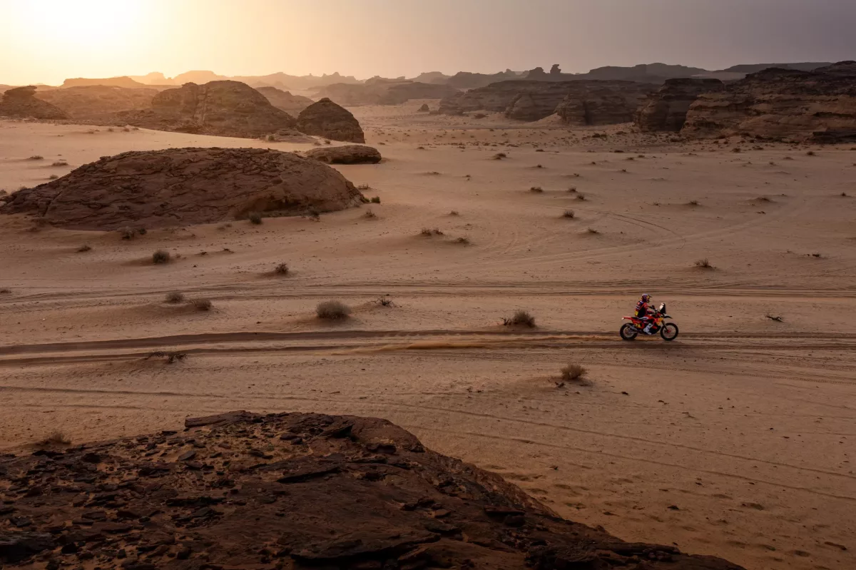 Szoros küzdelem a Dakar hatodik szakaszán: Sanders növeli előnyét az élen