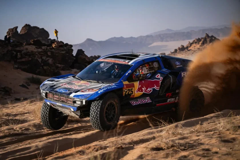 Dakar Rali 10. szakasz: Fordok hatalmas bajban, Daciák szárnyalnak