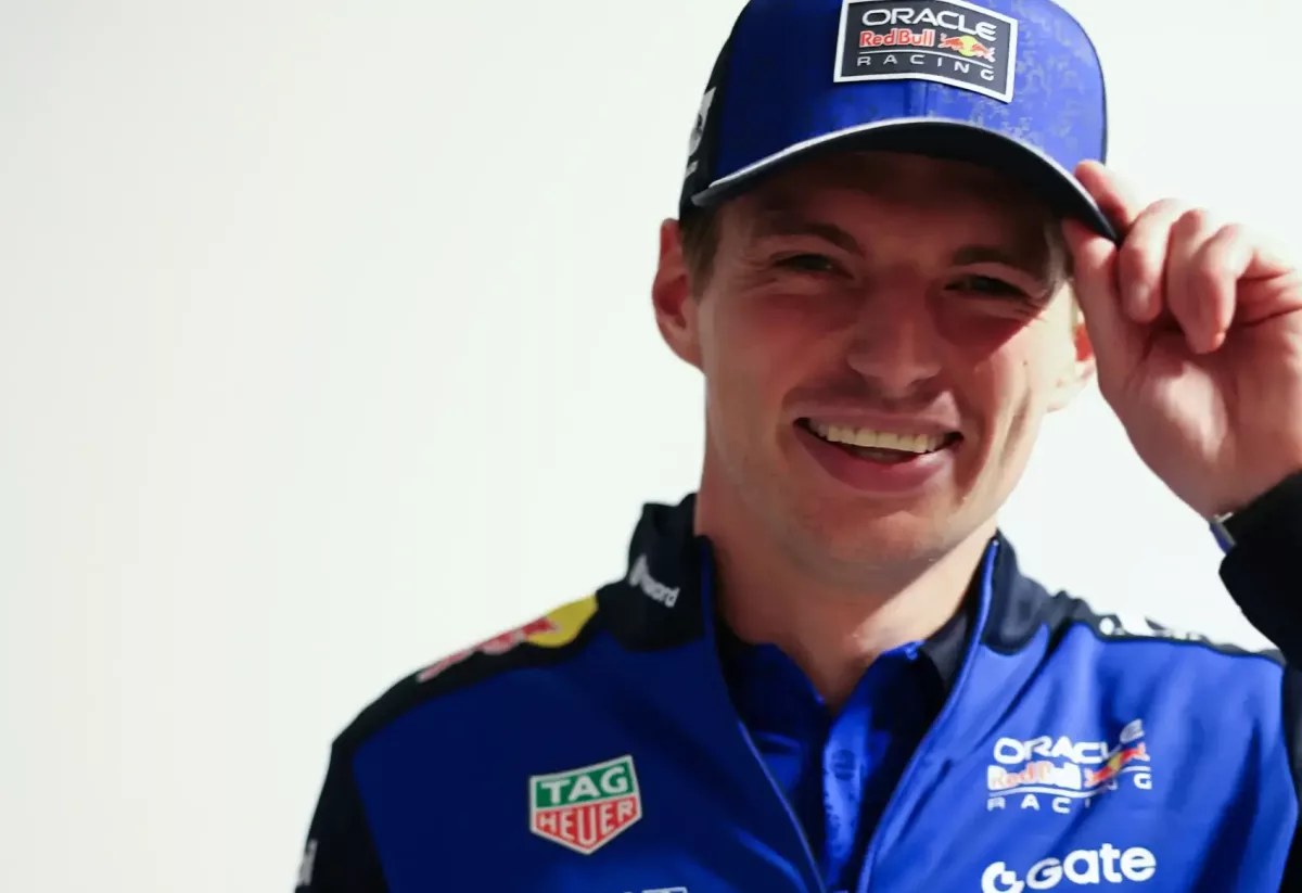 Az „Exkluzív: Verstappen cáfolja pletykákat magáról” címre javasolnék.