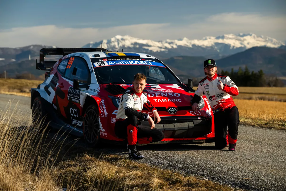 Solberg ragyogott és az élen haladt a Montén, két versenyző búcsúzott az eddigi leghevesebb hóban