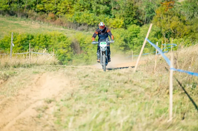 Az új, forradalmi enduro-osztály bevezetése: Hangtalan, Kevésbé Fárasztó és Személyre Szabható