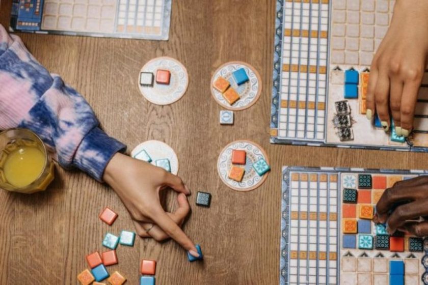 A játékok varázslatos világa: hogyan változtatják meg a társasjátékok a nappalit?