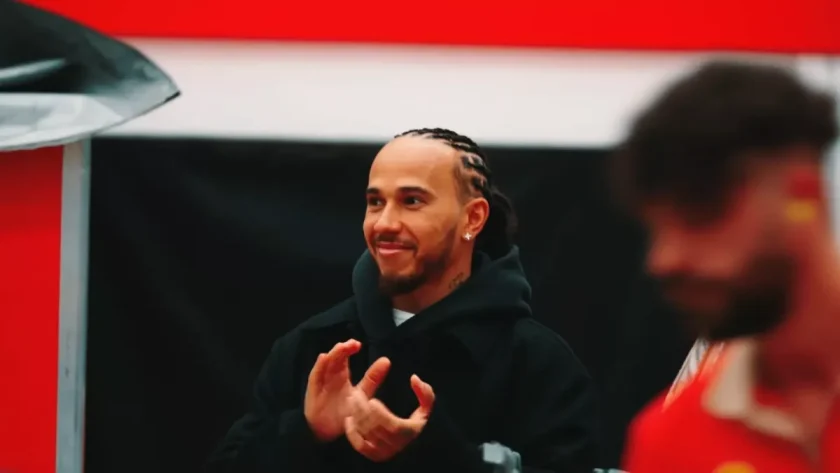 A Ferrari gyár varázslatos hangjai: Az összeszokott csapat tapsra késztetve