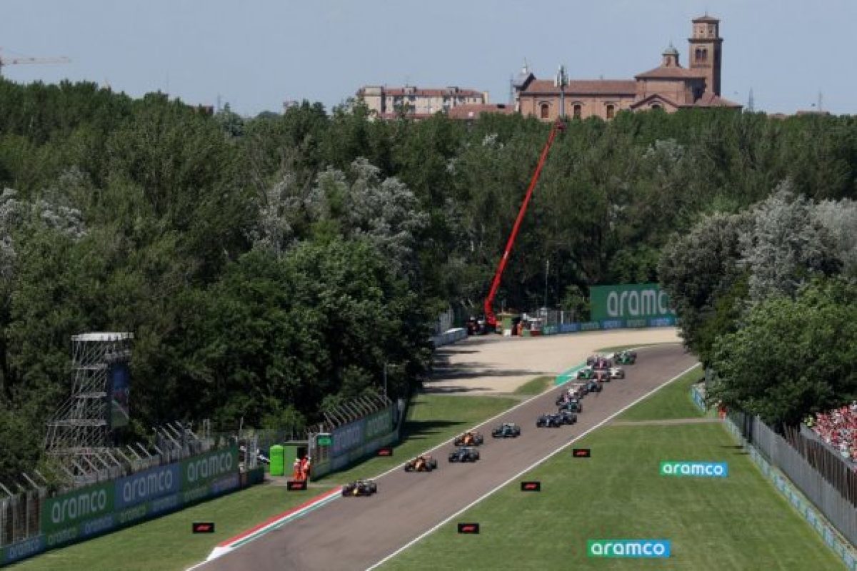 A Vasárnapi Hatalmas Hírek: Hype, Imola és Red Bull a Fókuszban