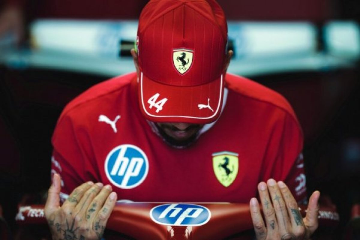 Schumacher inspiráló példája által Hamiltont védik