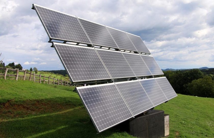 A napenergia tárolásának új fejezete: napelemek mellé tárolók a környezetvédelemért