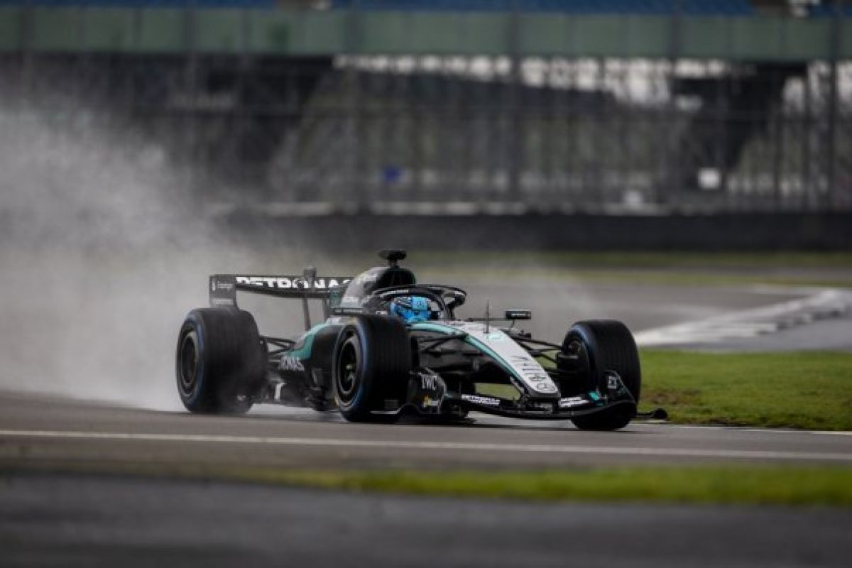 Rejtélyes jelek: elemzők az új Mercedes F1-es autóról