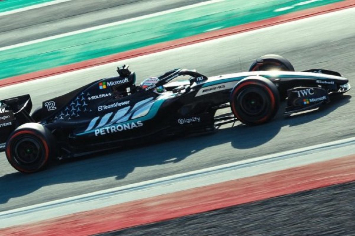 Az „F1-es teszten: Mercedes vezet, a McLaren visszatér