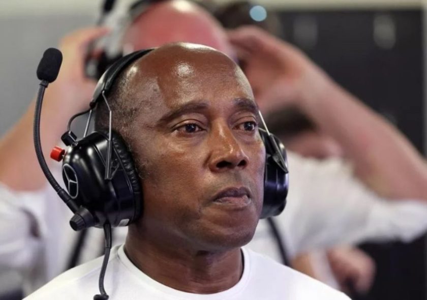 Áll az F1 trónus, Hamilton apja indul a sorozatos világban