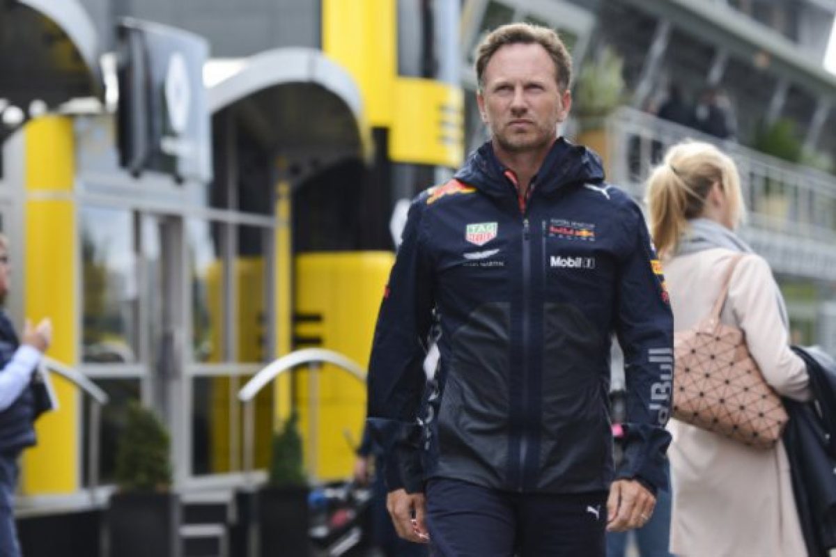 Az „Az F1 történelmében új fejezet kezdődik: Christian Horner a Red Bull csapat élére állt” cím hatásos lehet.