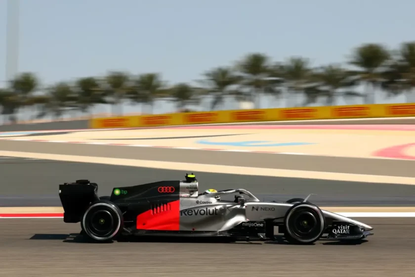 A cím javaslata: „Visszavonult pilóta furcsa segítsége az Audinak: fiatal tehetség tartalék