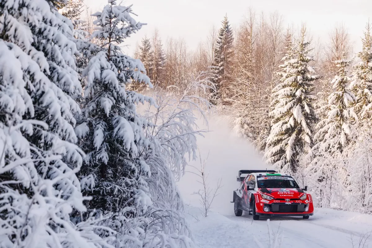 Evans visszavette az irányítást a Svéd Rallyn, Solberg átugrotta a Hyundai versenyzőit