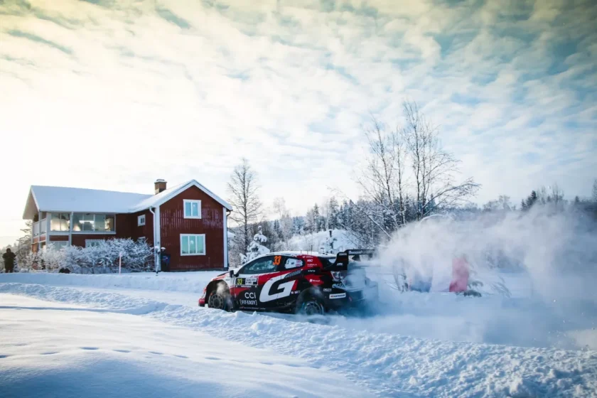 Evans átvette az irányítást a Svéd Rallyn a szombat délelőtti szakaszok során