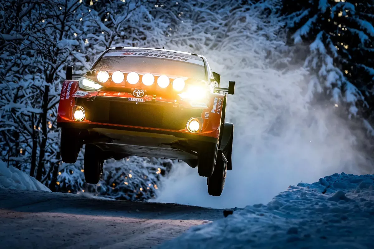 Megvan Pajari első szakaszgyőzelme idén, csökkent Evans előnye