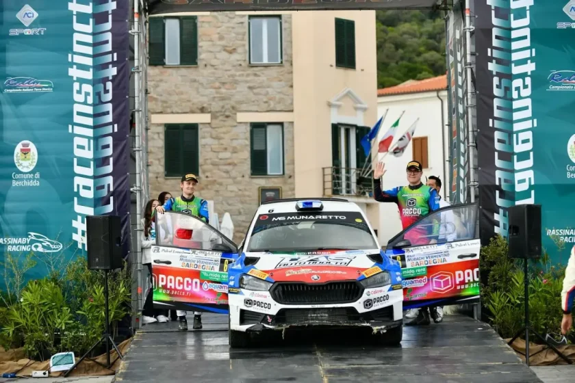 A sikeres sportolóról és versenyző Benjamin Korholáról van szó, így az alábbi hatásos címet ajánlom: „Benjamin Korhola Triplázik: Bajnokságokra és Eb-re is készül