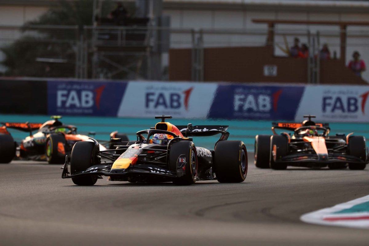 A Red Bull forradalmi pillanatának titka: a 2000 fős megmozdulás Milton Keynes-ben