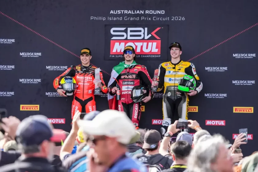 A Bulega motorja kettős győzelmet szakított a csapatnak: Montella végérvényes sikert ünnepelhetett, míg Baldassarri még a dobogóról is lemaradt