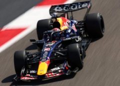 Leclerc az élen, Verstappen a középpontban: a nap F1-es hírei