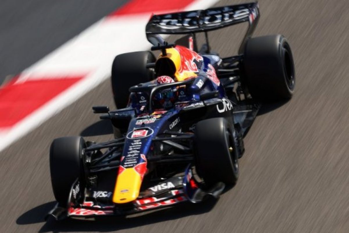 Leclerc az élen, Verstappen a középpontban: a nap F1-es hírei