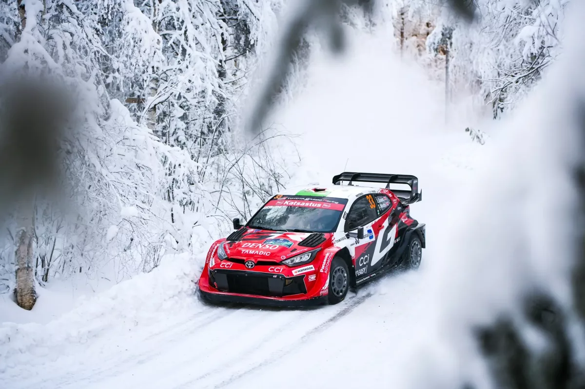 Az Elfyn Evans és Oliver Solberg párbaj: világbajnoki címért küzdenek