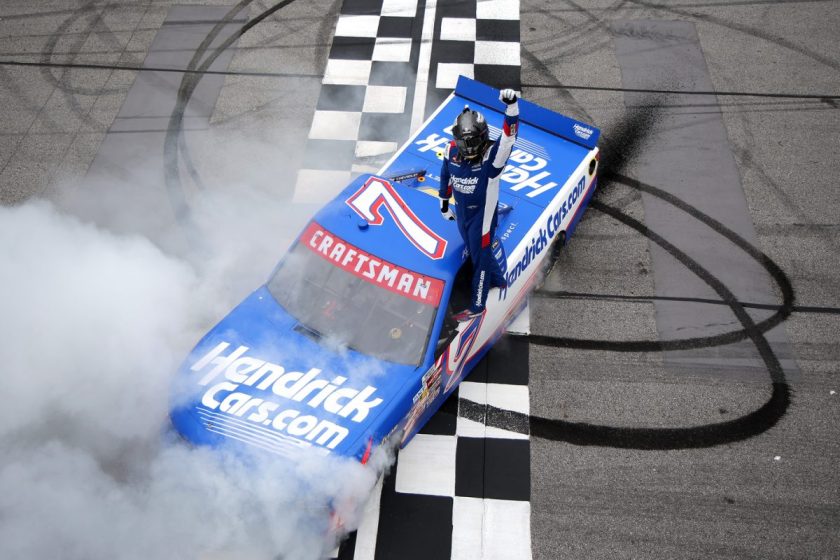 Kyle Busch megszerezte 233. NASCAR-győzelmét –