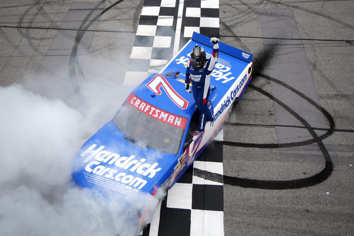 Kyle Busch megszerezte 233. NASCAR-győzelmét –