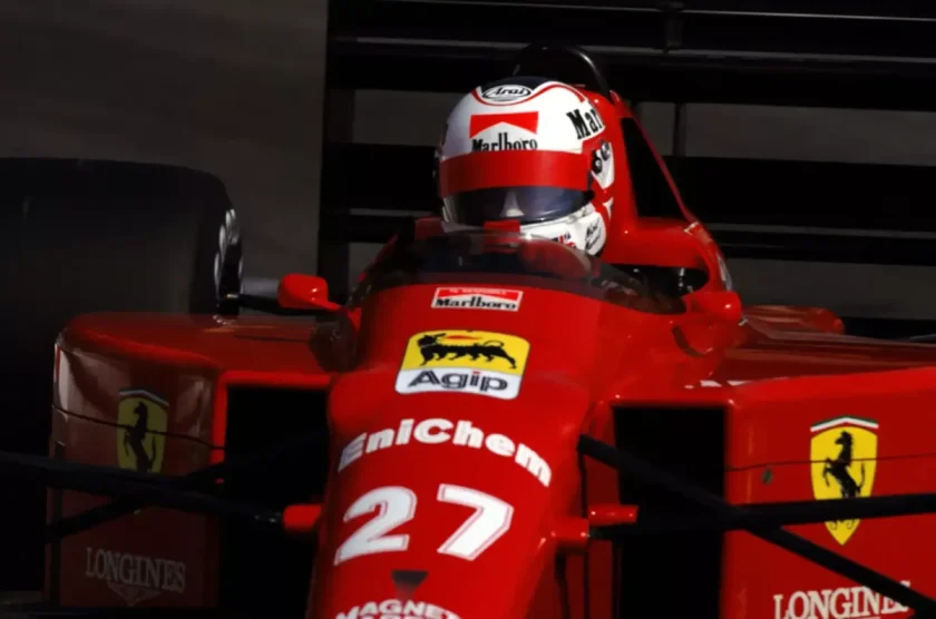 A Ferrari mellett tett fura döntést a britek F1-es világbajnoka