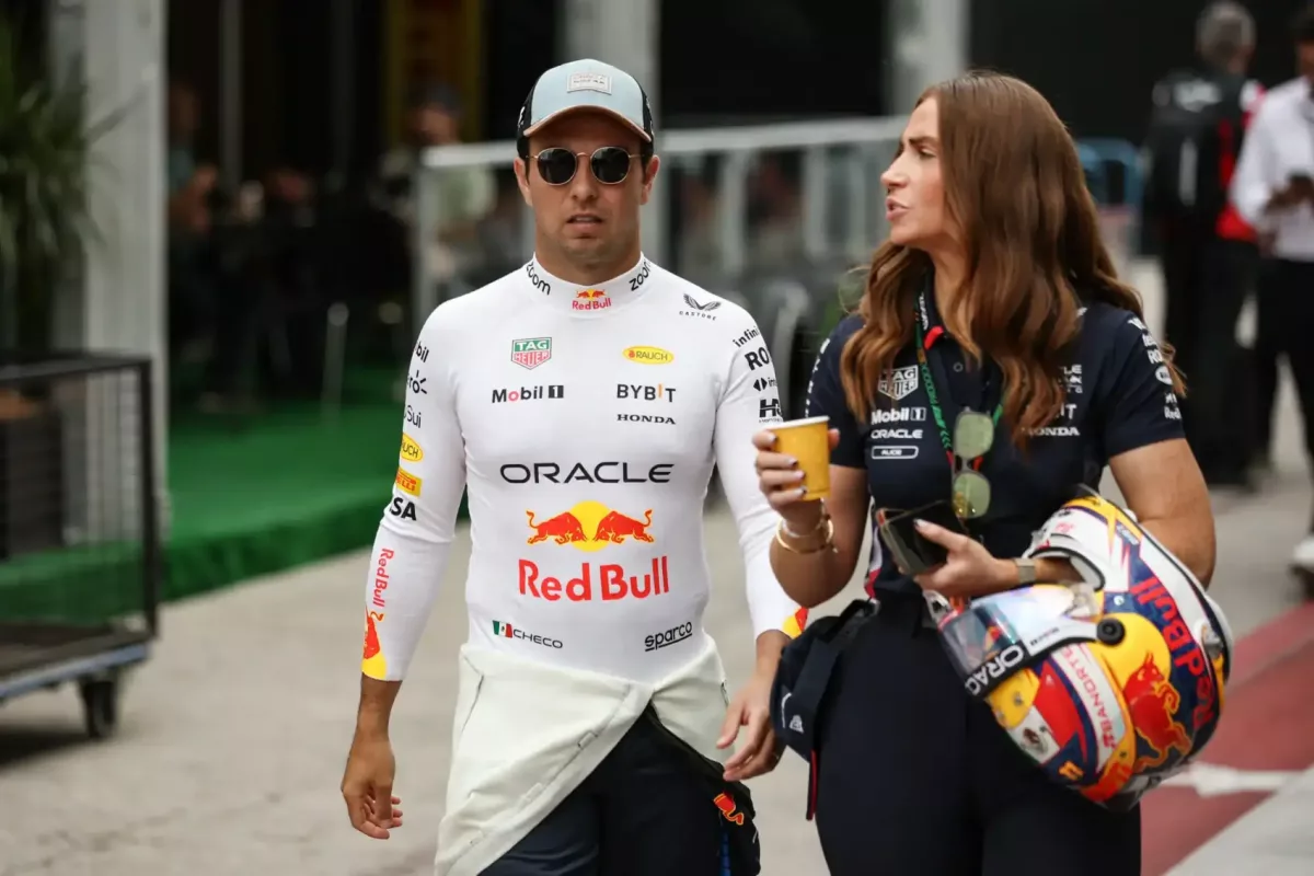 A „Red Bull F1 csapatát veszteség érte: Négy vezető távozik” cím hatásos lehet.