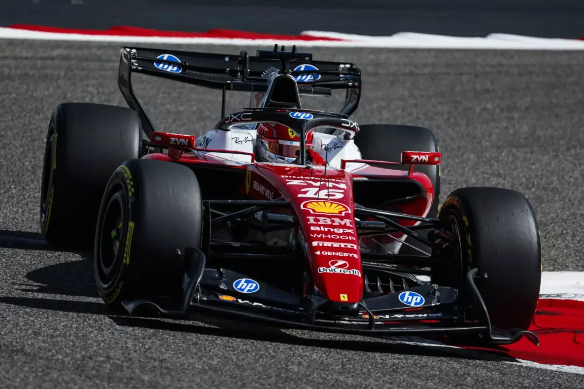 A Mercedes és a Red Bull küzdelmeivel verseng a bajnoki címért az Aston Martin nehézségekkel küszködik