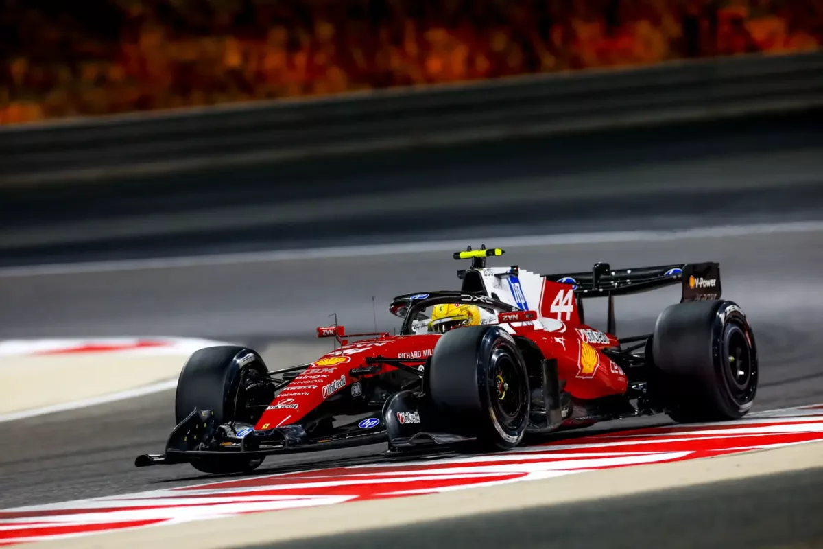 Hamilton erőfeszítései az átverésre: a nézők és a stáb csőbe húzása