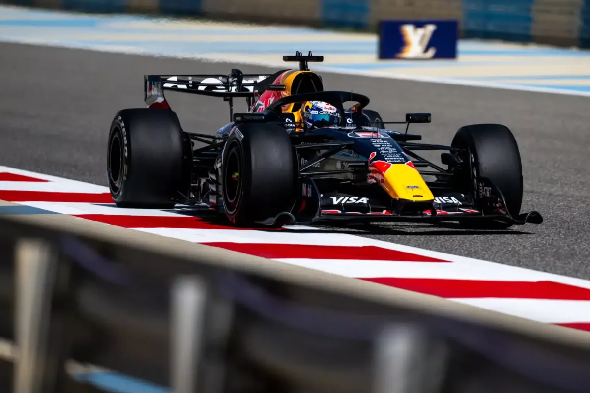 Red Bull suhancokat ver Mercedes pilótákra az egyenesben, állítja a Mercedes