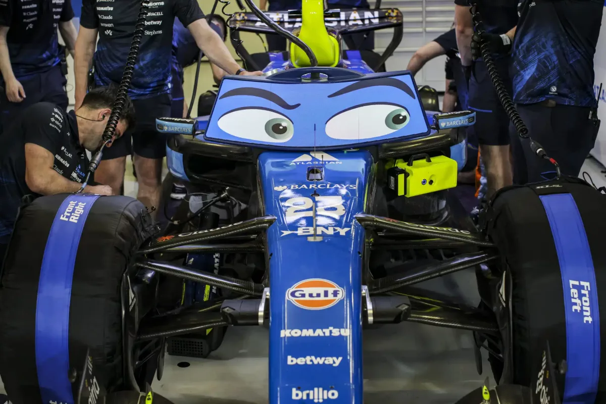 ÉLŐ: a bahreini teszt második napja az eddigi legfurcsább F1-es autókkal