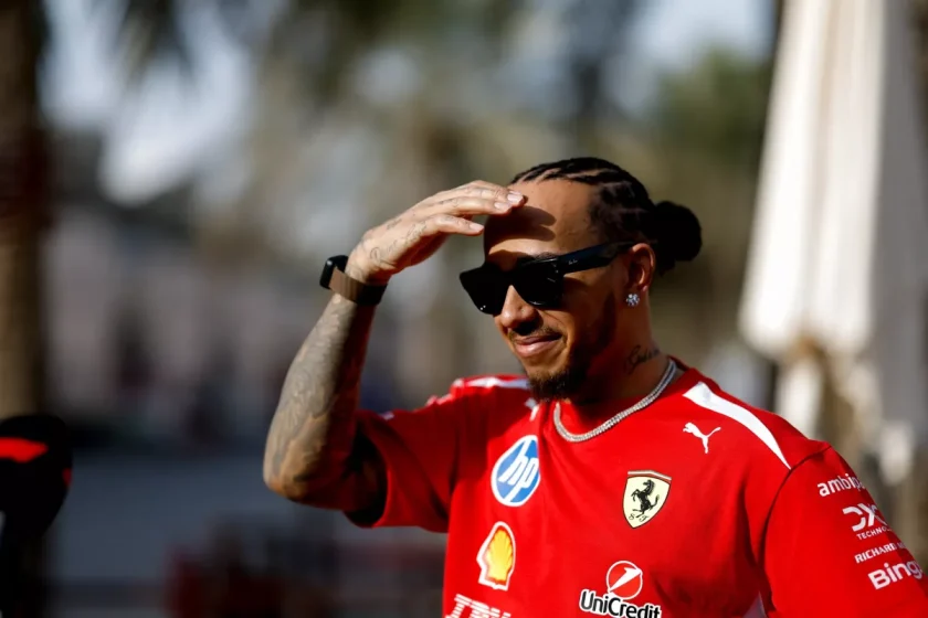 Hamilton kiállt az egyenlő feltételek mellett a Mercedes ellen