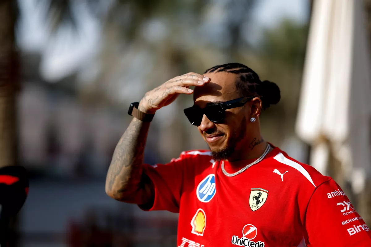 Hamilton kiállt az egyenlő feltételek mellett a Mercedes ellen