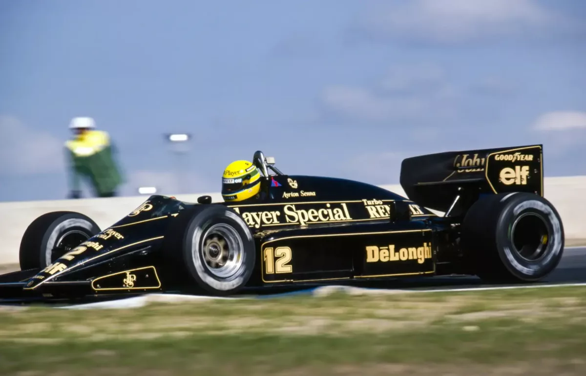 Elárverezik az egyik legszebb festésű F1-es autót