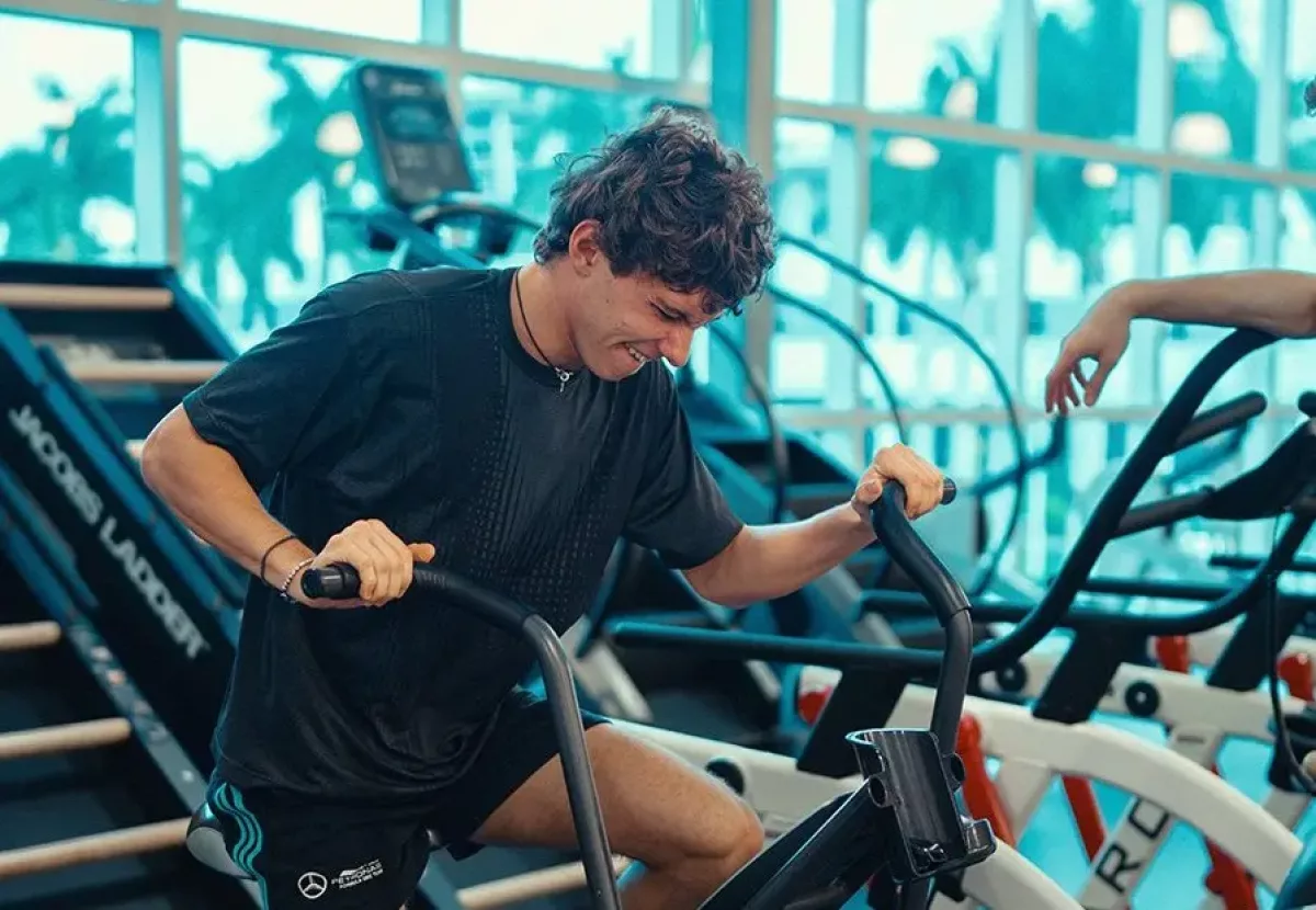 Az F1 várva várt visszatérése: Új versenyző jelentkezett be a futamgyőztes csapatba