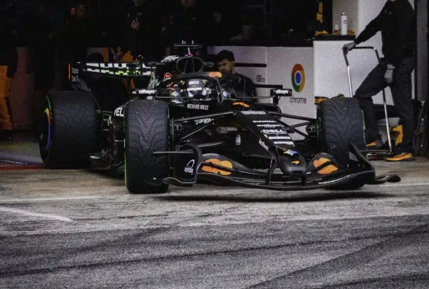 A McLaren váratlan lépéssel nyitott, de a címvédők megfeszítették a húrt