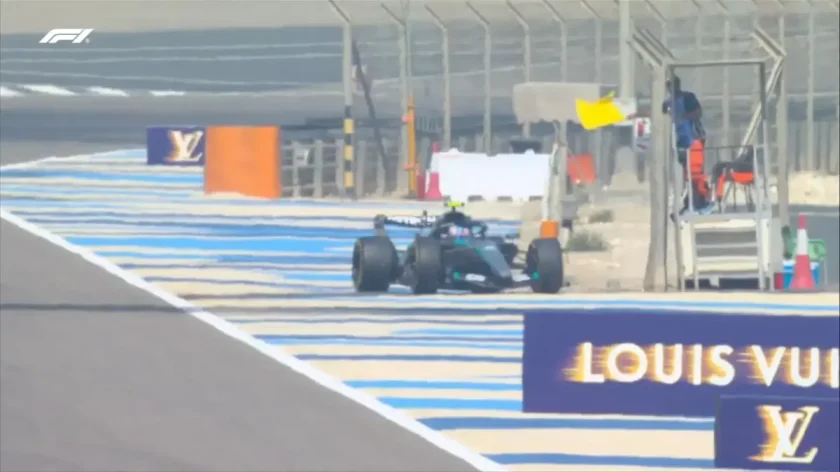Szívszorító események a bahreini F1-es teszten: Alonsóék Mercedesét megállította a pálya.