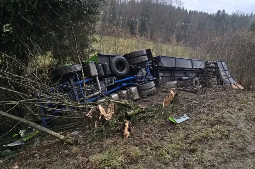 Szurkolók segítségét kérik a vb-résztvevő csapat súlyos baleset szenvedett kamionjához