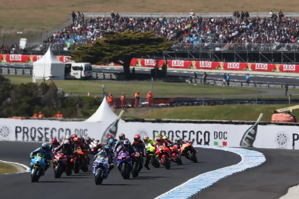 Az „Állami beavatkozás a MotoGP rendezésébe: Lehelhet Phillip Island” cím hatásos lenne erre a témára.