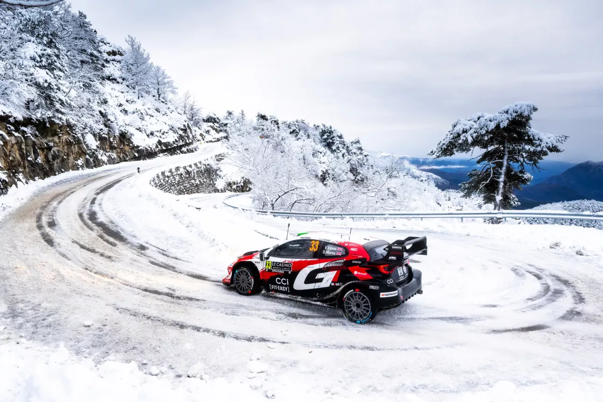 Elfyn Evans továbbra is dominál a WRC-ben: Két hatalmas siker után megtartja a vezetést.