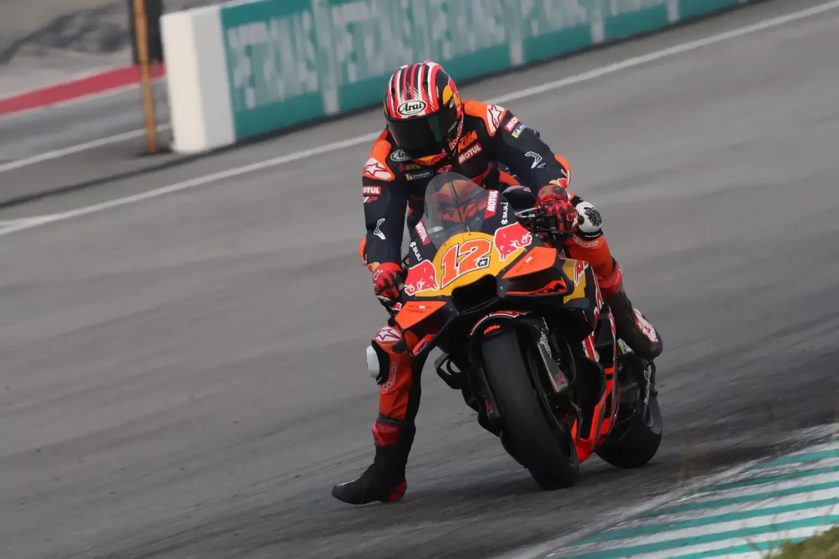 Viñales meglepő visszatérése: Eséssel „tesztelte” tavaly megsérült vállát, amely kiállta a próbát