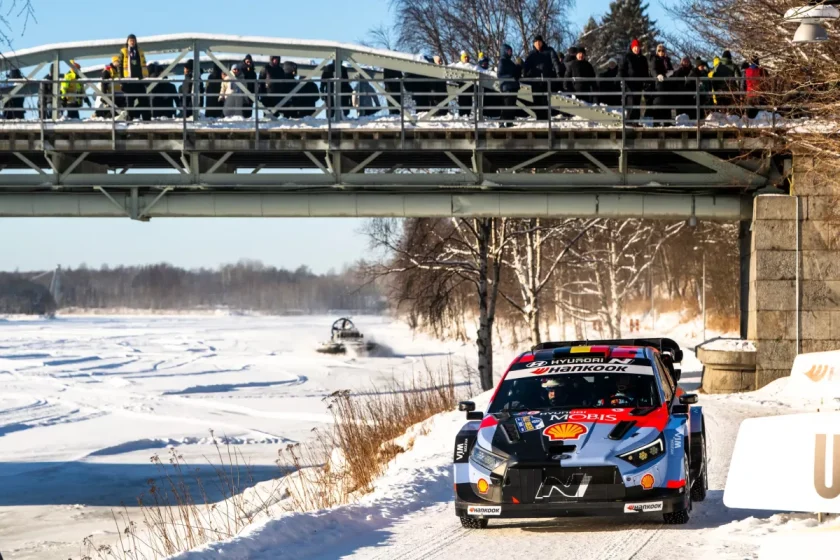 Neuville hazaért: Katsuta vezet az Svéd Ralin