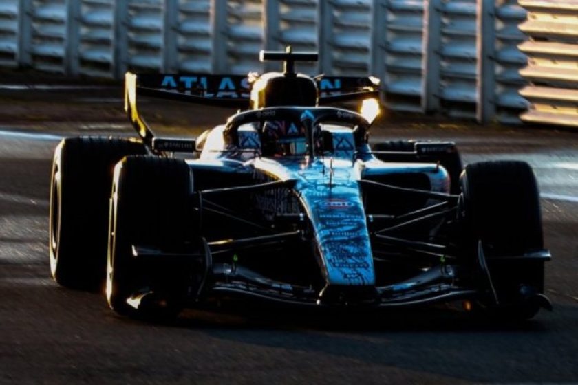 Sainzék türelmesen várnak a Williams késésére