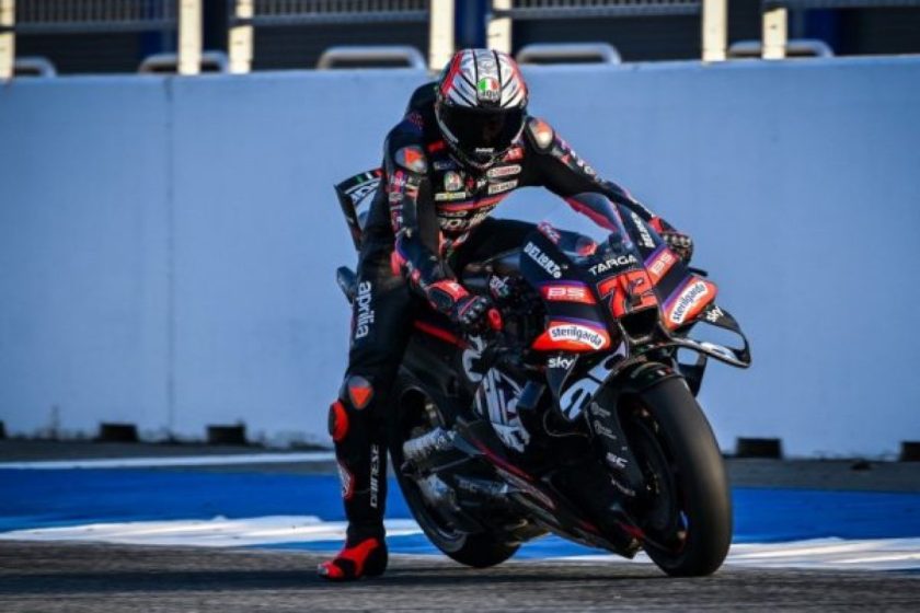 Bezzecchi tarolt a teszten: rekordidővel ugrott Marquez elé