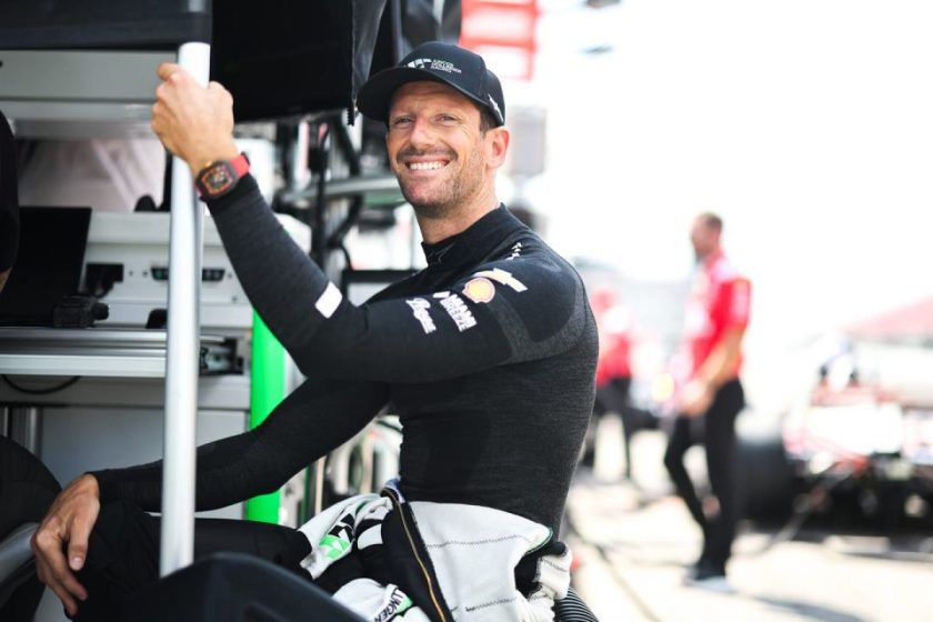 A „Romain Grosjean visszatér az IndyCarba teljes szezonra” alcím hatásos lehet.