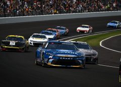Az „Egy korszak véget ér a 2027-es Daytona 500-on” cím hatásosnak tűnik.