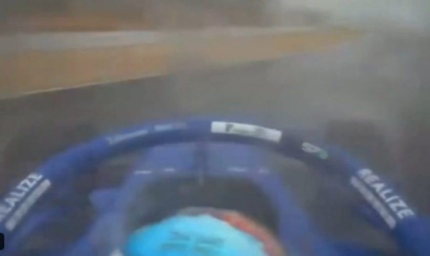 Sokkolt videó: Williams pilótája hatalmas balesetet úszott meg