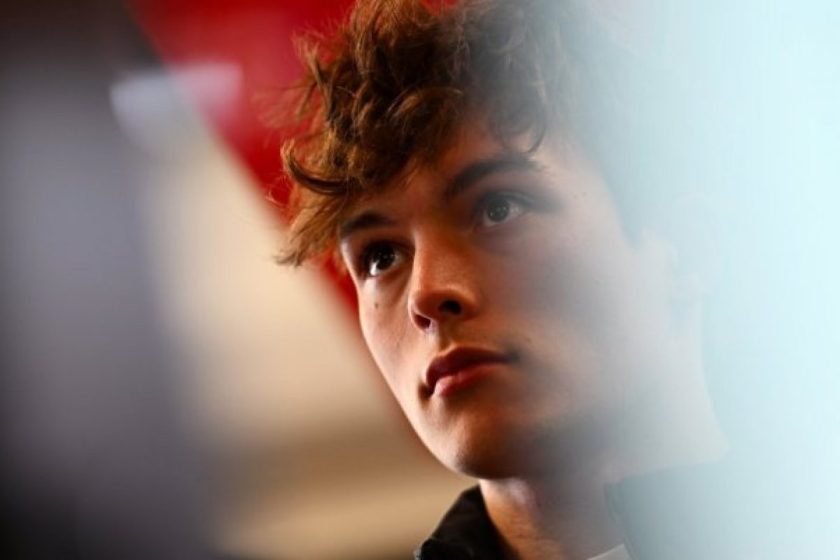 Az alábbi cím lehet hatásos: „Bearman magabiztosan állítja: készen áll a Ferrarira